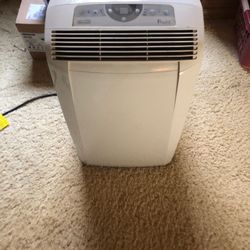 Delonghi Stand Alone A/C Unit