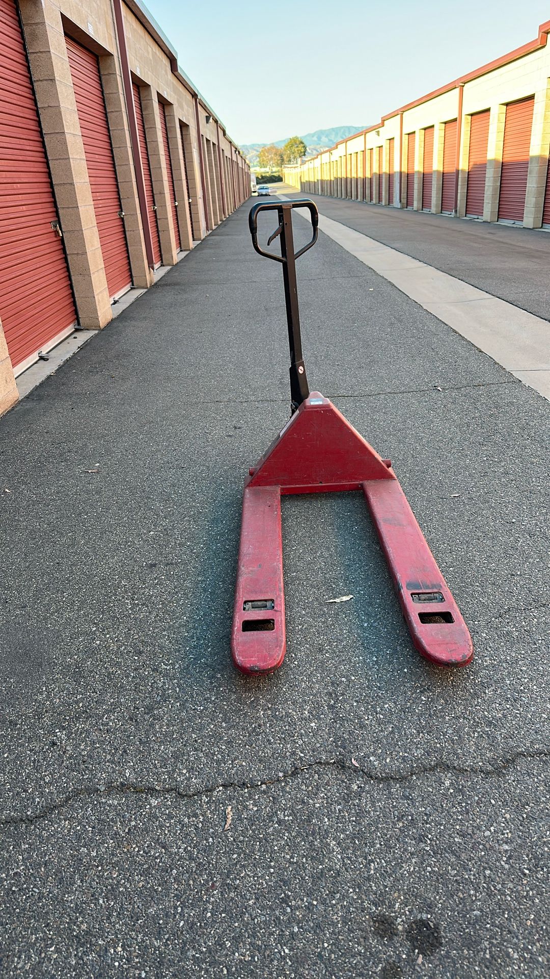 Dayton 2500 Lb Pallet Jack