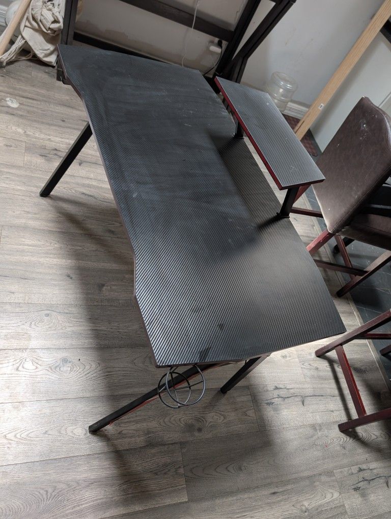Gaming desk
