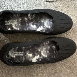 Never Worn Skechers Flats