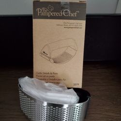 New Pampered Chef Garlic Press & Smash