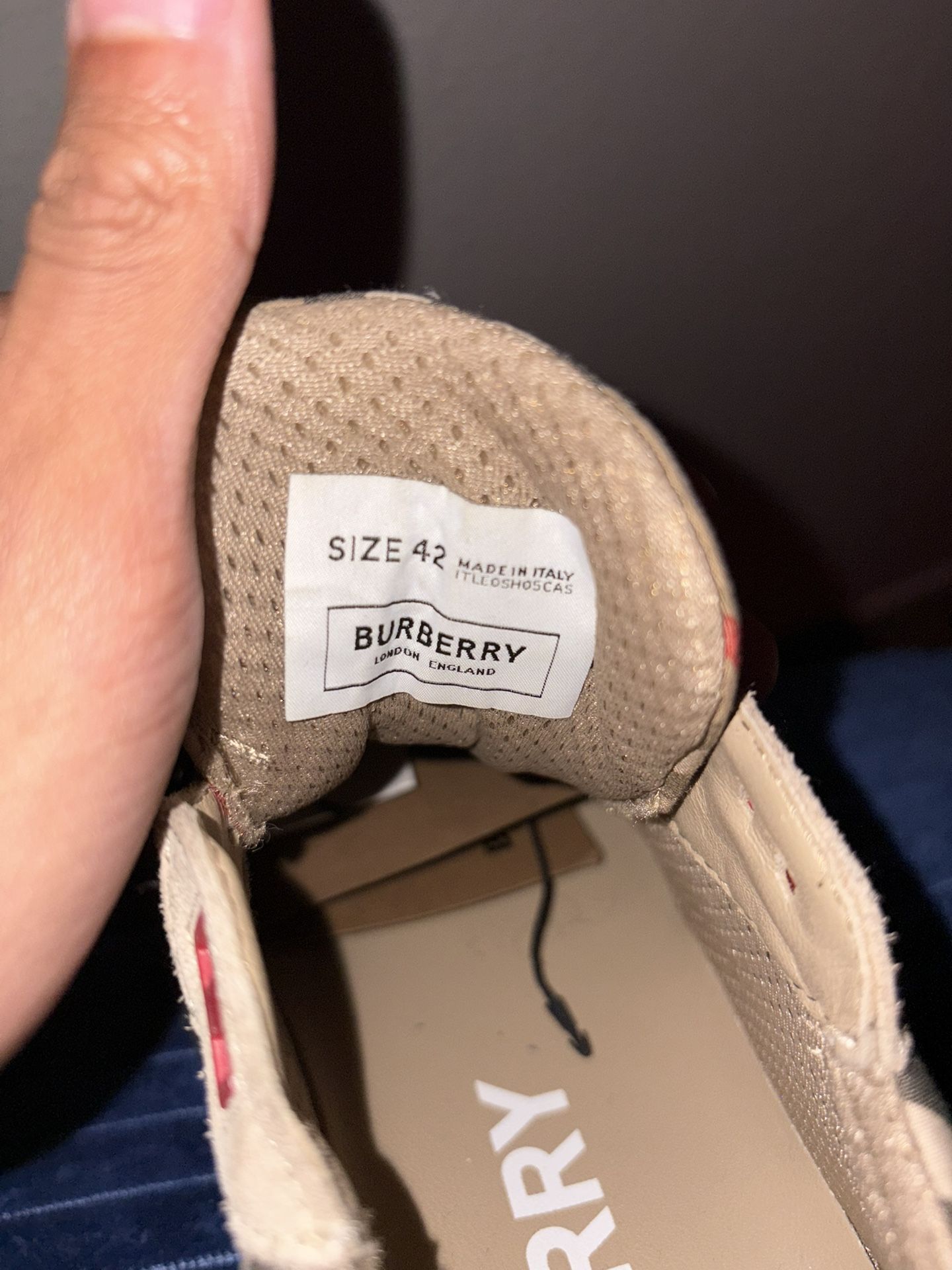 Burberry Size 9 US