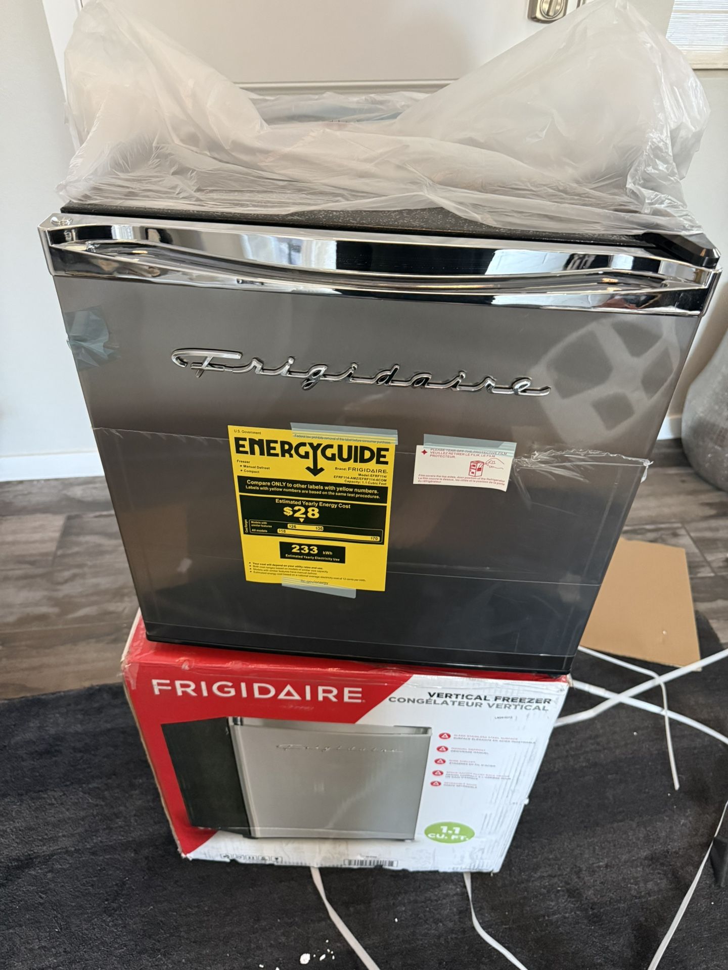 Frigidaire Mini freezer EFRF114-6COM Upright Freezer 1.1 cu ft NEW!!!! Retro Design!