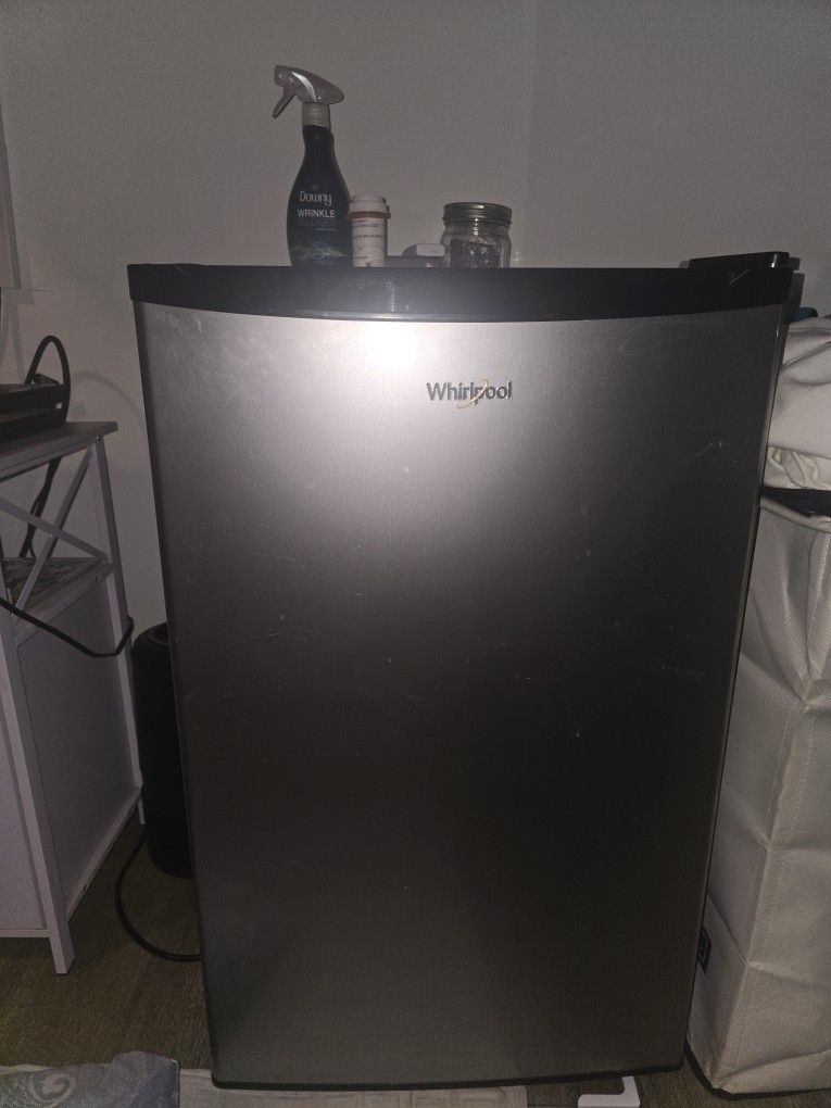 Whirlpool 4.3 cu ft Mini Fridge – Stainless Steel