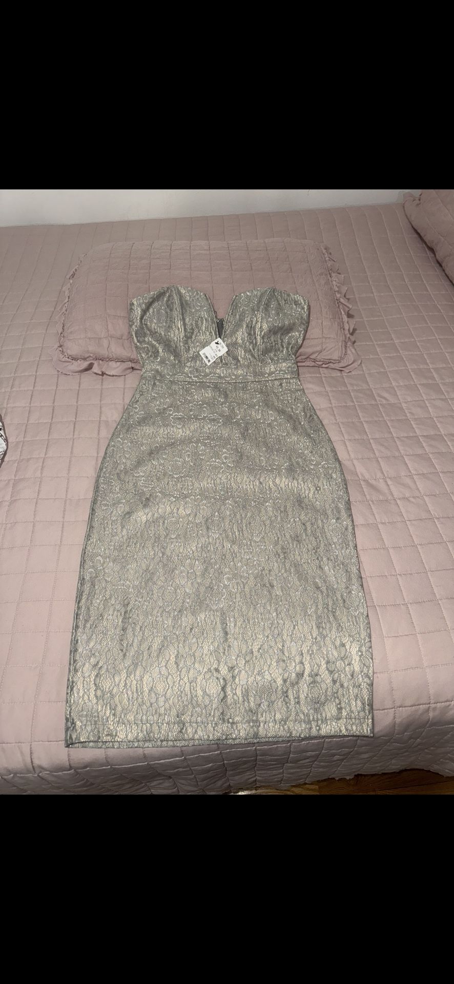 Akira Dress 👗 Size Large, Runs small like a size medium. New Whit Tags