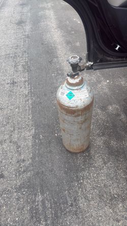 Carbon dioxide tank