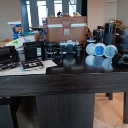 Vintage Canon AE-1 Lots Of Accessories 
