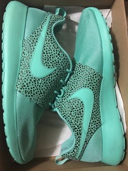 Nike roshe run green safari 11.5