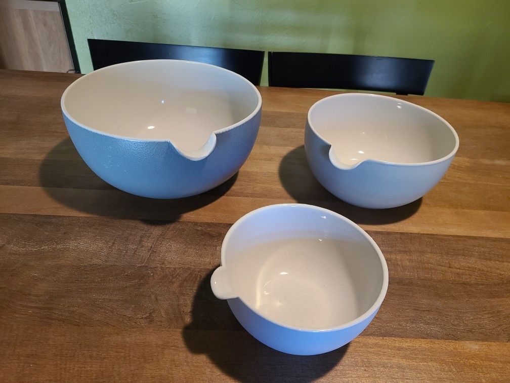 West Elm Kaloh Stoneware Mixing
Bowls (Set of 3) - Ombre