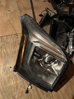 GMC Yukon Headlight