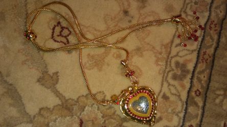 Beautiful vintage adjustable heart necklace