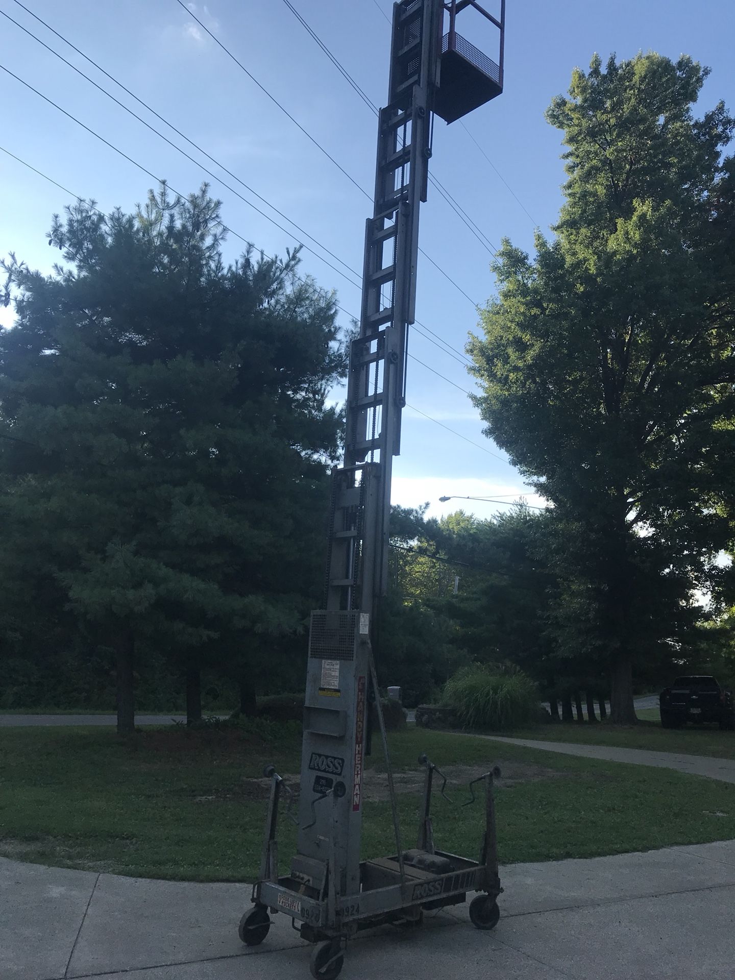 Mec 24’ man lift (Handy Herman)