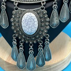 Silver Tone Bib Statement Necklace Antique Looking With Stone Good Condition 
