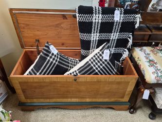 Vintage Lane Cedar  Chest
