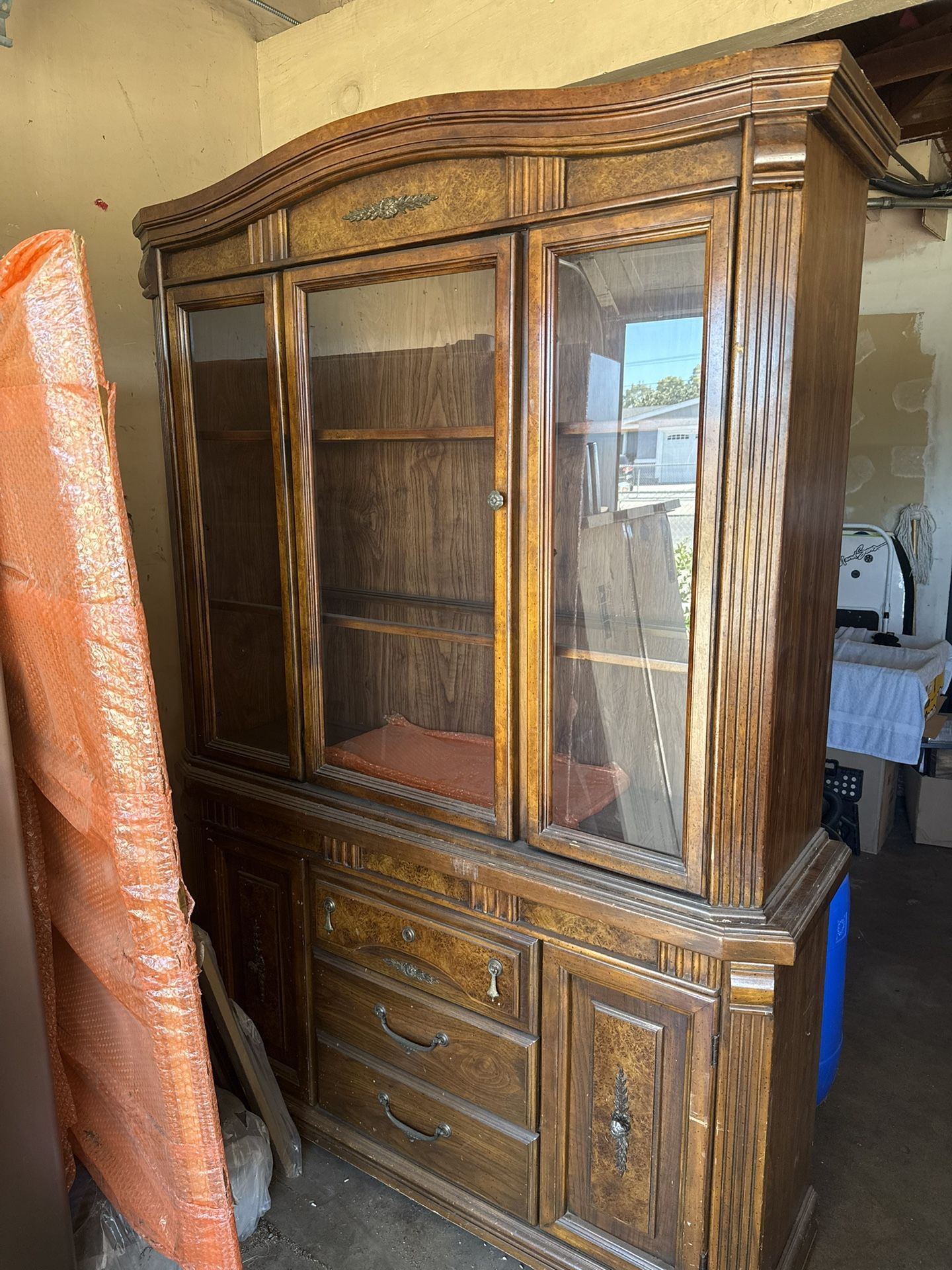 Broyhill China Cabinet With Lighting