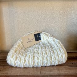 Universal Thread Cream Cable Knit Beanie