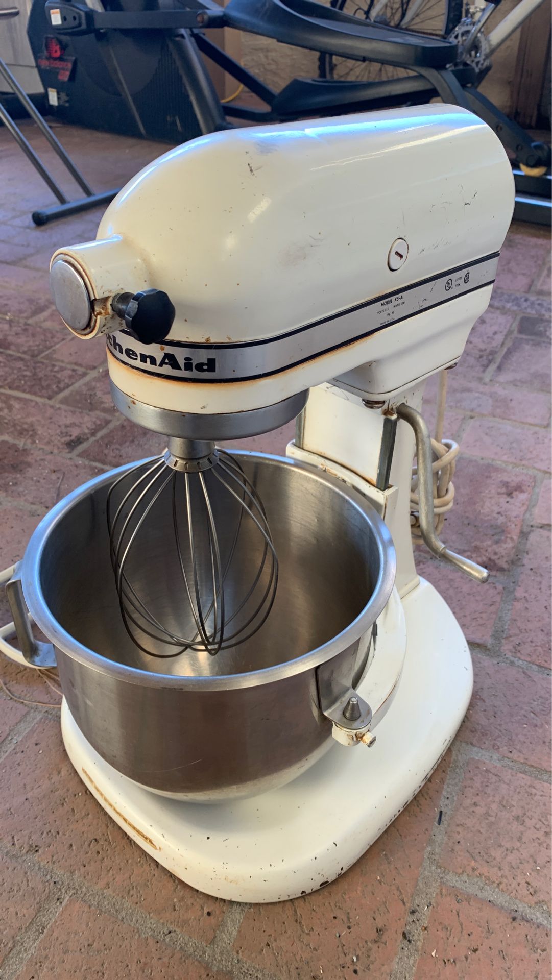 Vintage Kitchen Aid Hobart Model K5A White 300w, 10 speed mixer for