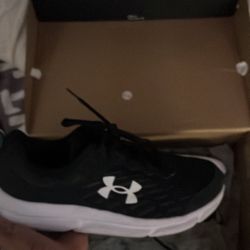UA Charged Assests (SIZE 10.5)