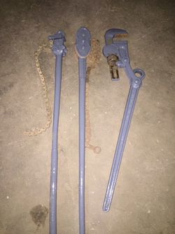 Very big pipe wrench’s