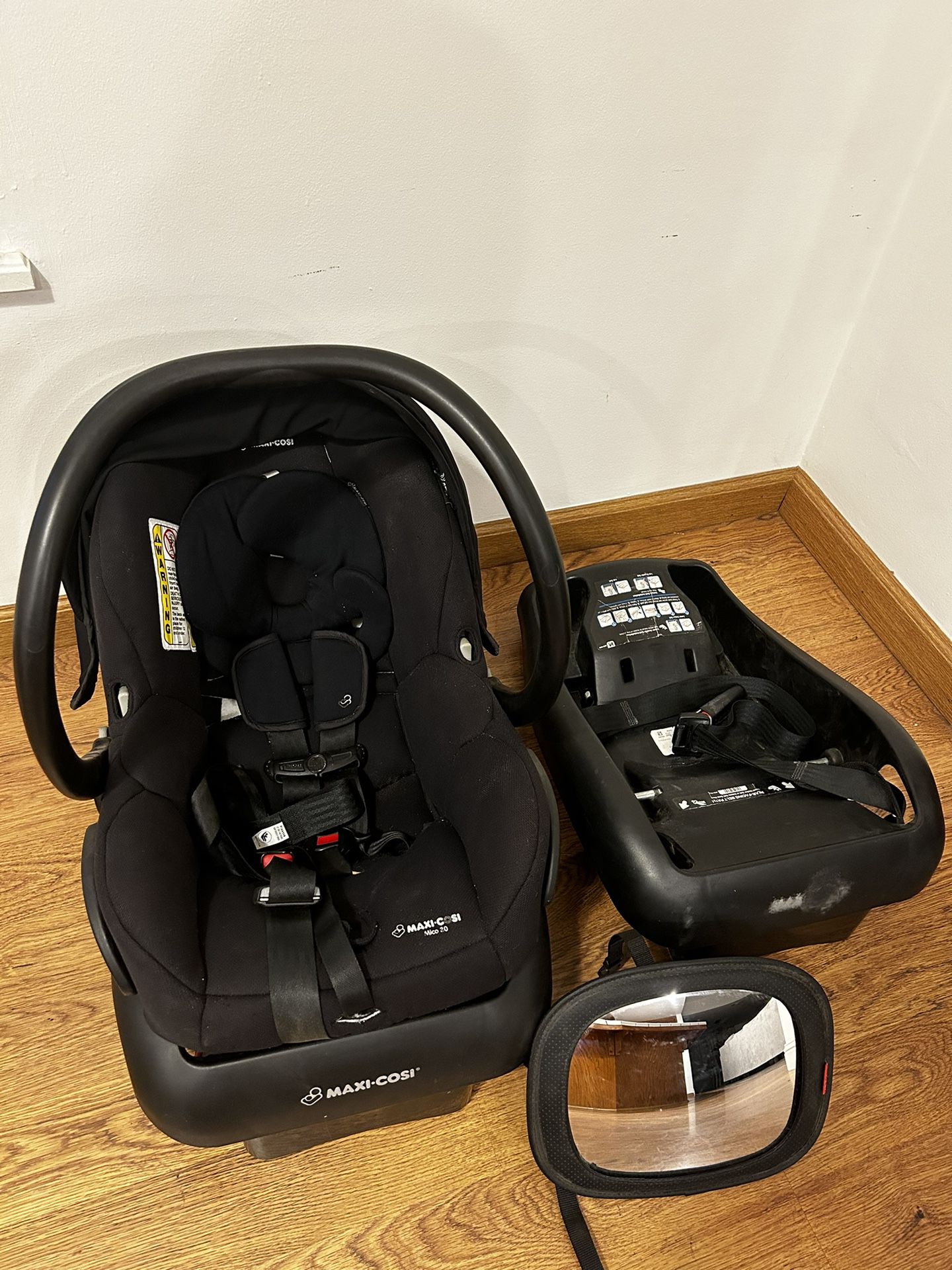 Maxi Cosi Infant Car Seat w/ Extra Base & Mirror