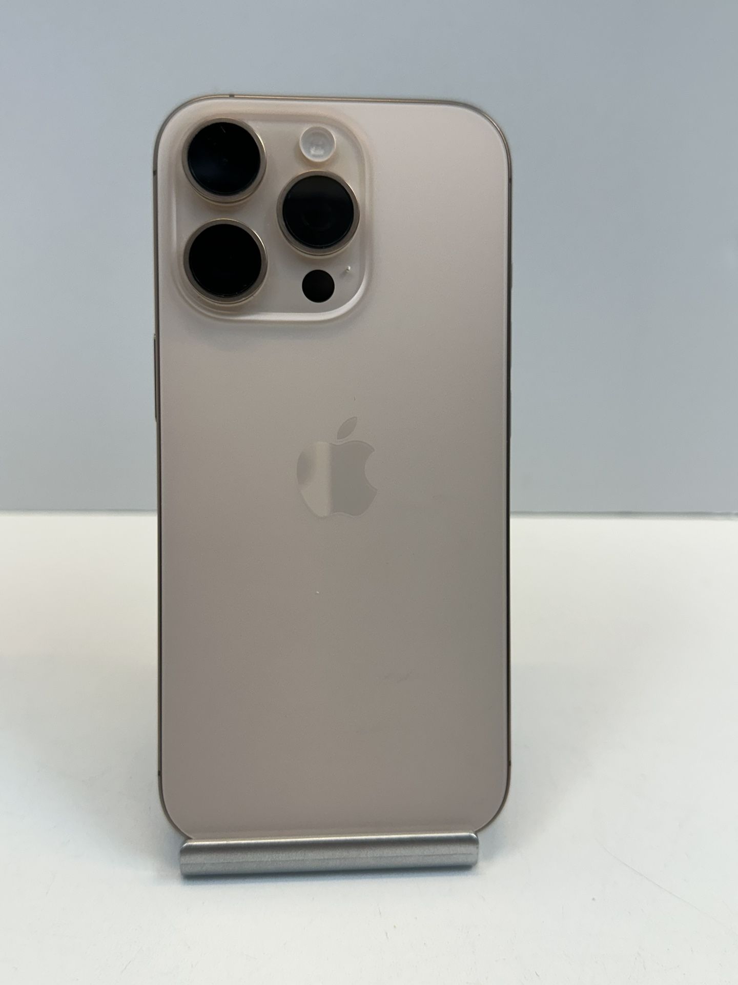 Apple iPhone 16 PRO 128gb. ( Unlocked Cellphone )