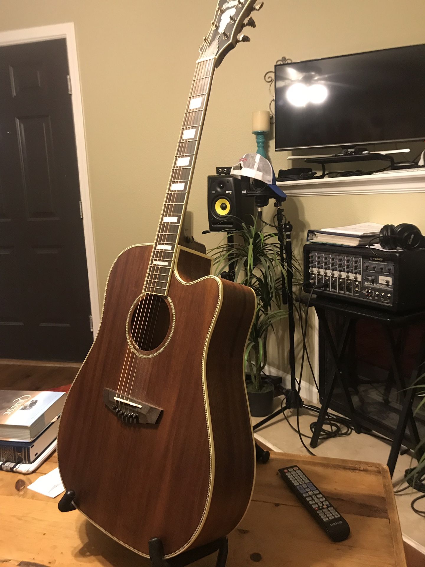 D'Angelico DAP-GC20MNS Cutaway Dreadnought Acoustic-Elec. Guitar