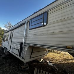 Fifth Wheel Camper W/ Side Awning