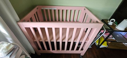 Babyletto Origami Mini Portable Folding Crib with wheels