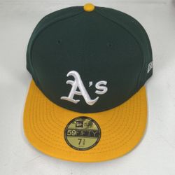 New era fitted hat 🧢 different teams and size available 42$ each