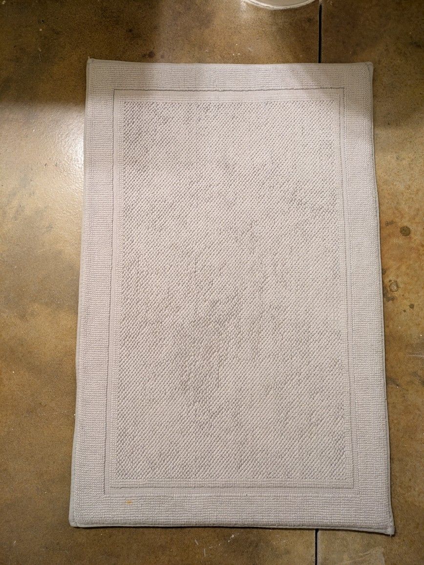 Gray Foam Bathmat