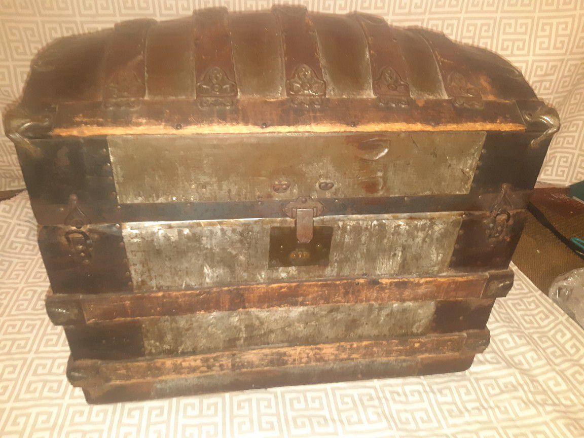 Totally awesome steamer trunk