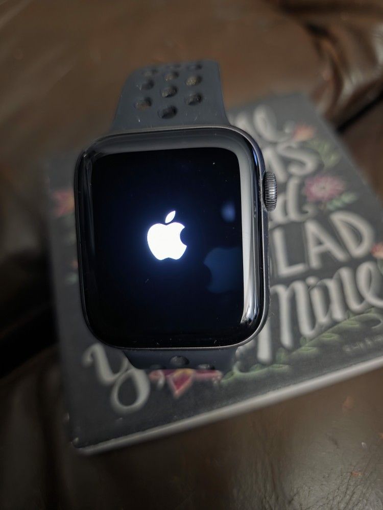 Apple Watch Nike Version 5