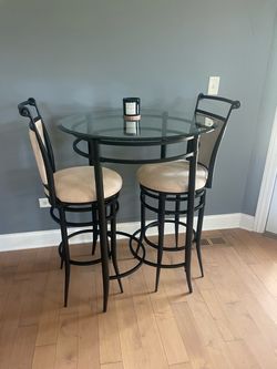 table & 2 chairs