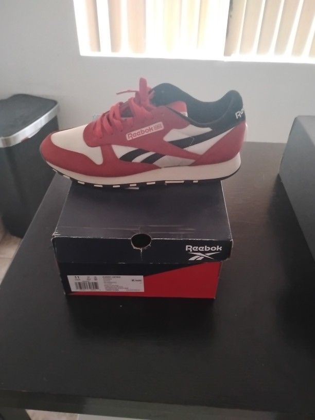 Classic Leather Unisex Running Reebok Size 11