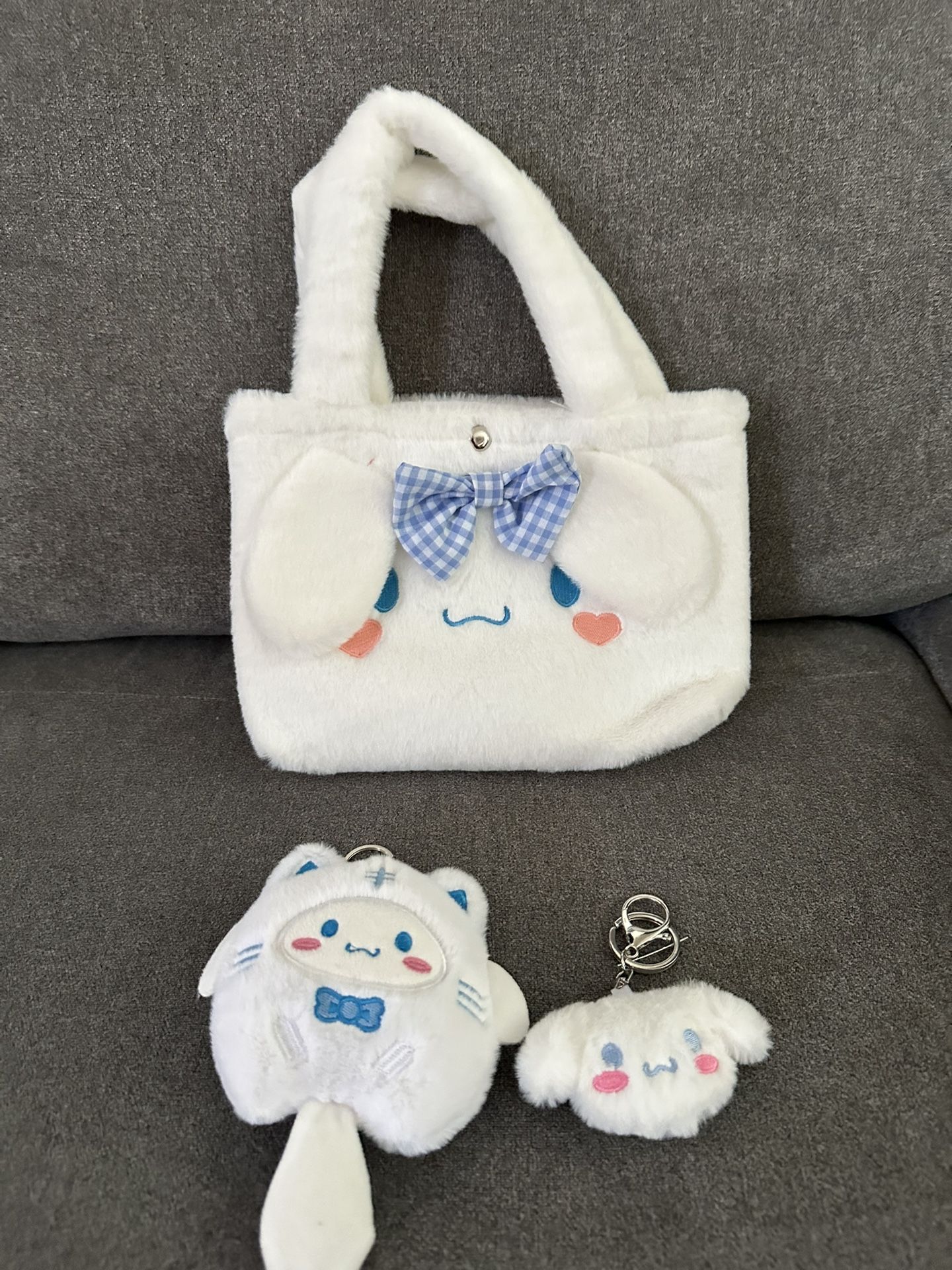 New cinnamon roll purse and keychains