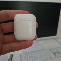 Airpods 2nd Gen Case And Right Headphone