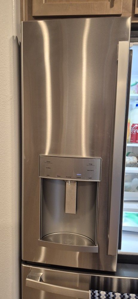 (OBO) GE french door refrigerator doors (GYE22GYNKFS)