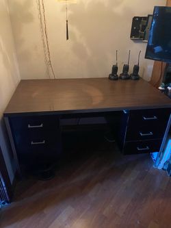 Metal desk