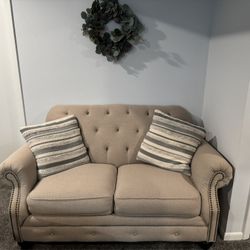 Couch / Loveseat