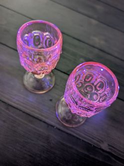 Vintage L.E. Smith Pink Moon and Stars Water Goblet / Cordial Glasses (Set of 2) – UV Reactive Selenium Glass