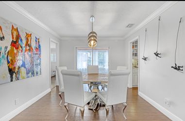 MOVING SALE – Round Dining Table + 6 Chairs