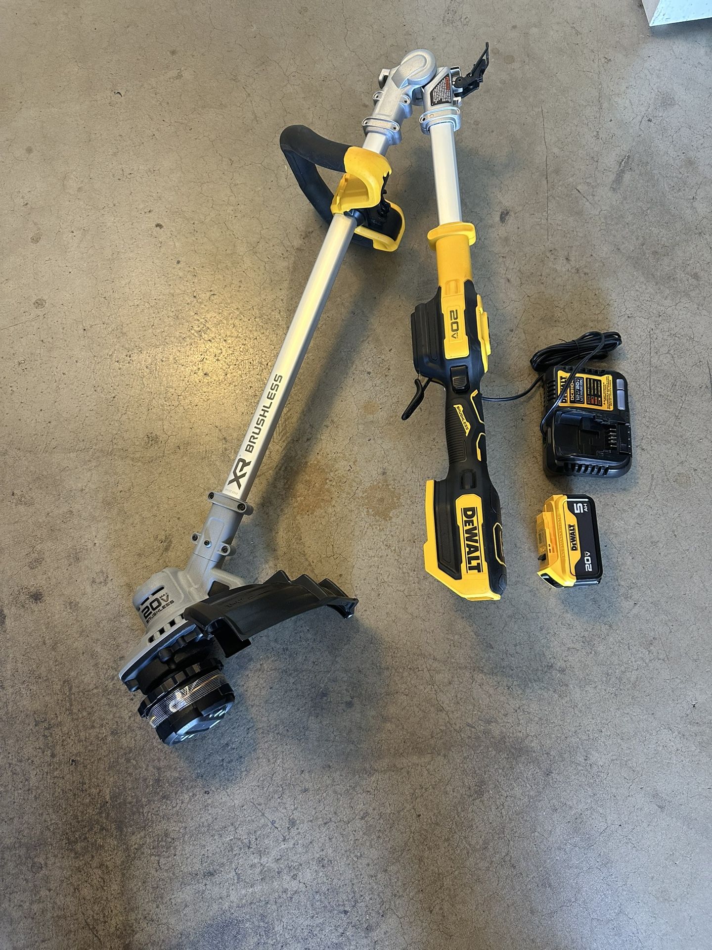 DEWALT 20V MAX 14 in. Brushless Cordless Battery Powered Foldable String Trimmer Kit 