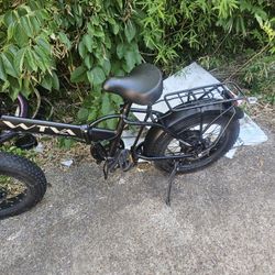 Tengo Esta Bicicleta Electrica Semi nueva Se Uso Un Par Deveces Hojo Perdi La Bateria  