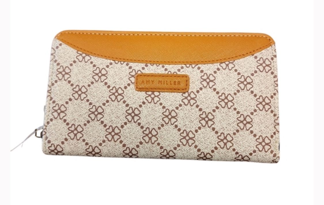 Amy Miller ( Wallet)