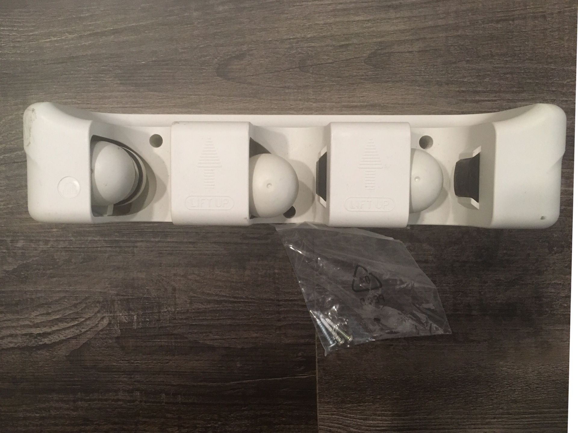 mop/broom wall mount