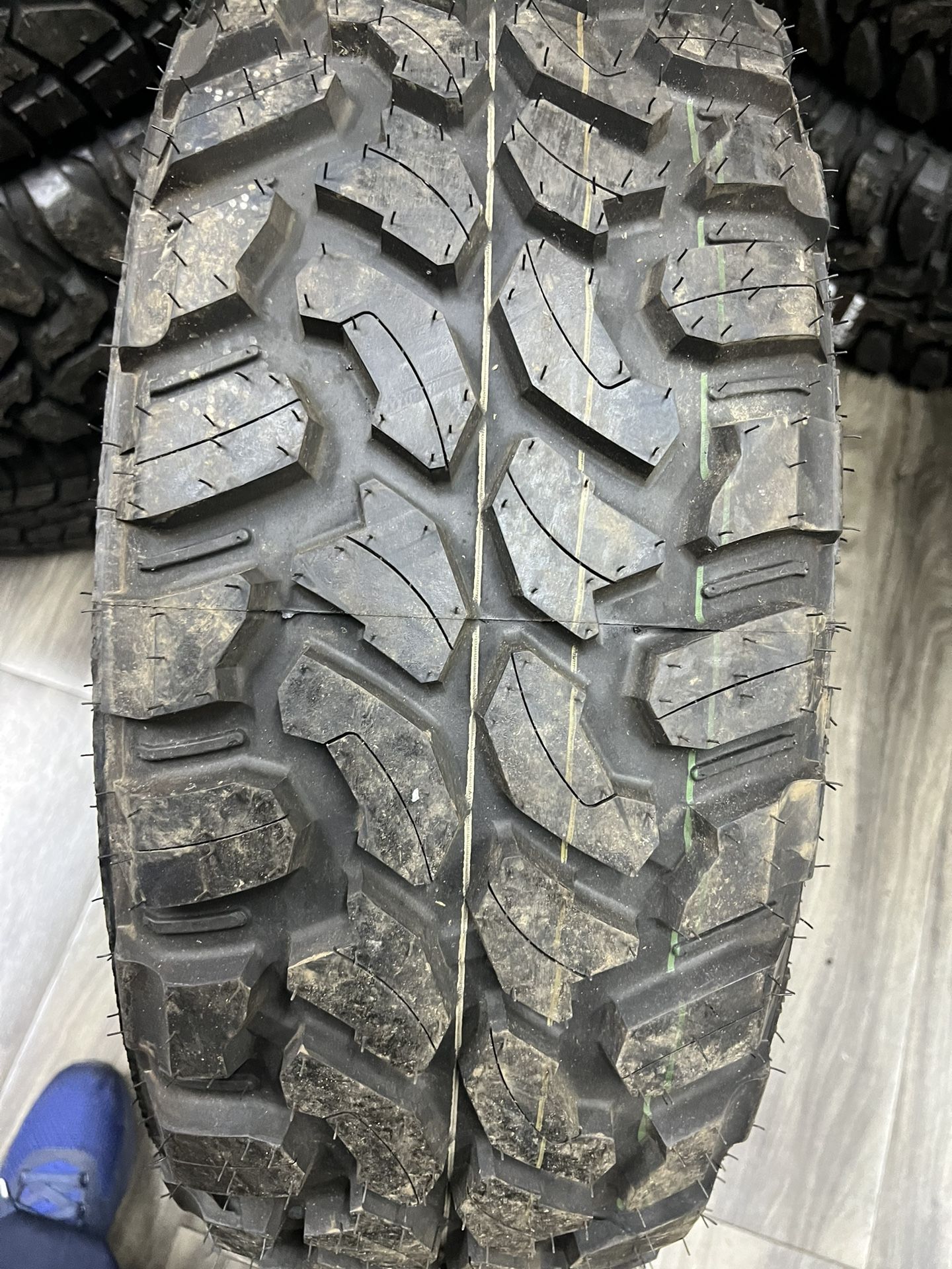 Single Tire Windforce Catchfors M/T LT265/70R17