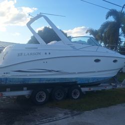 2000 Larson Cabrio Boat
