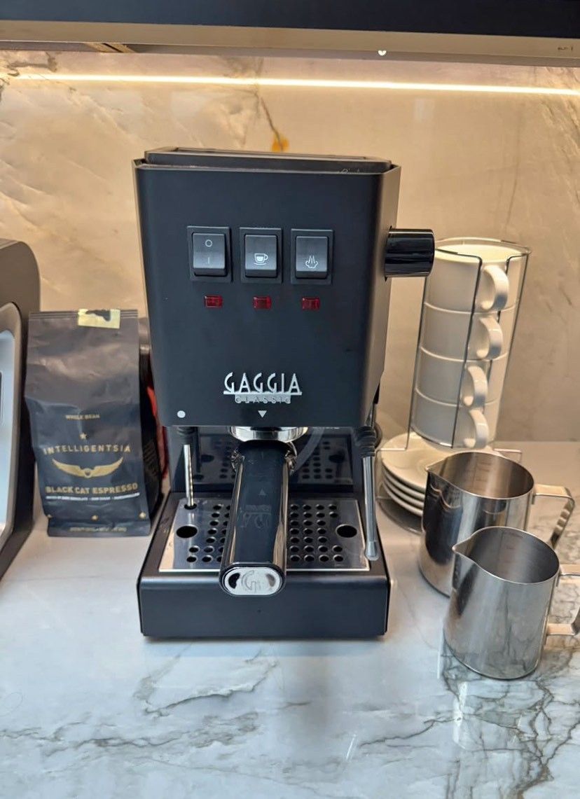 Mint Coffee Maker Gaggia Classic Pro - Thunder Black
