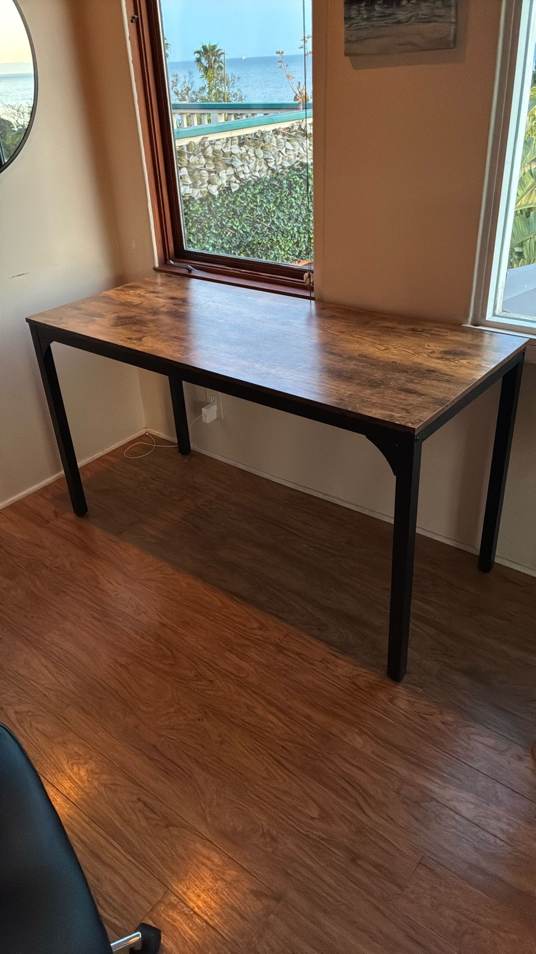 Table / Desk