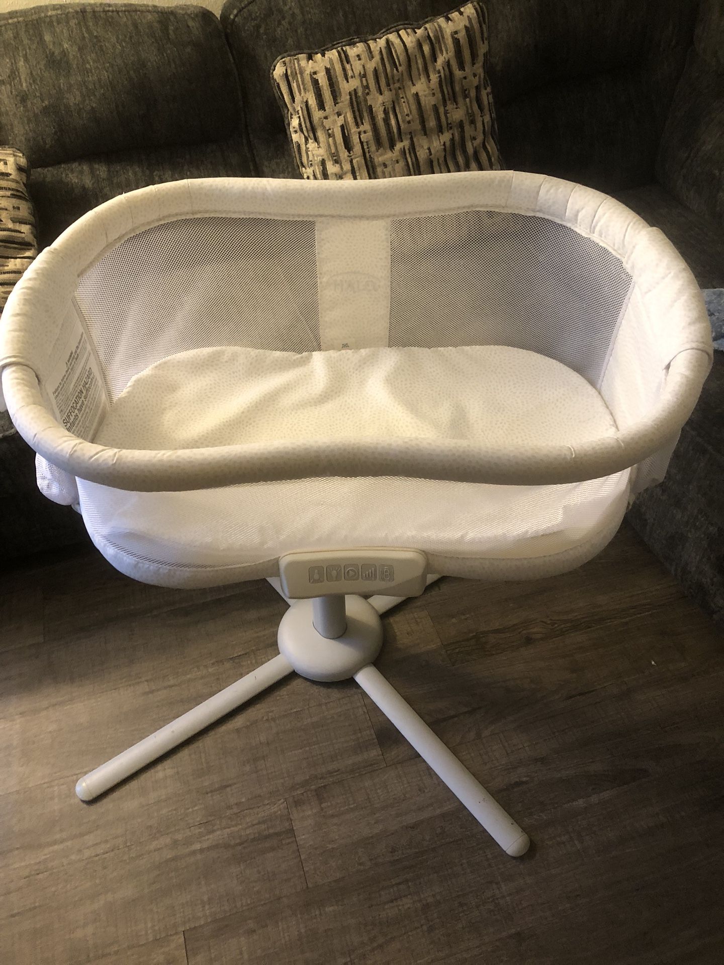 Halo Bassinet Swivel Sleeper With Extras